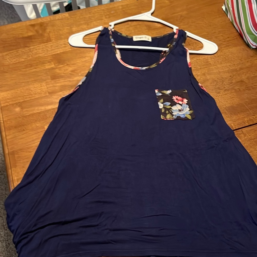 Ginger G size Large navy and floral tank top